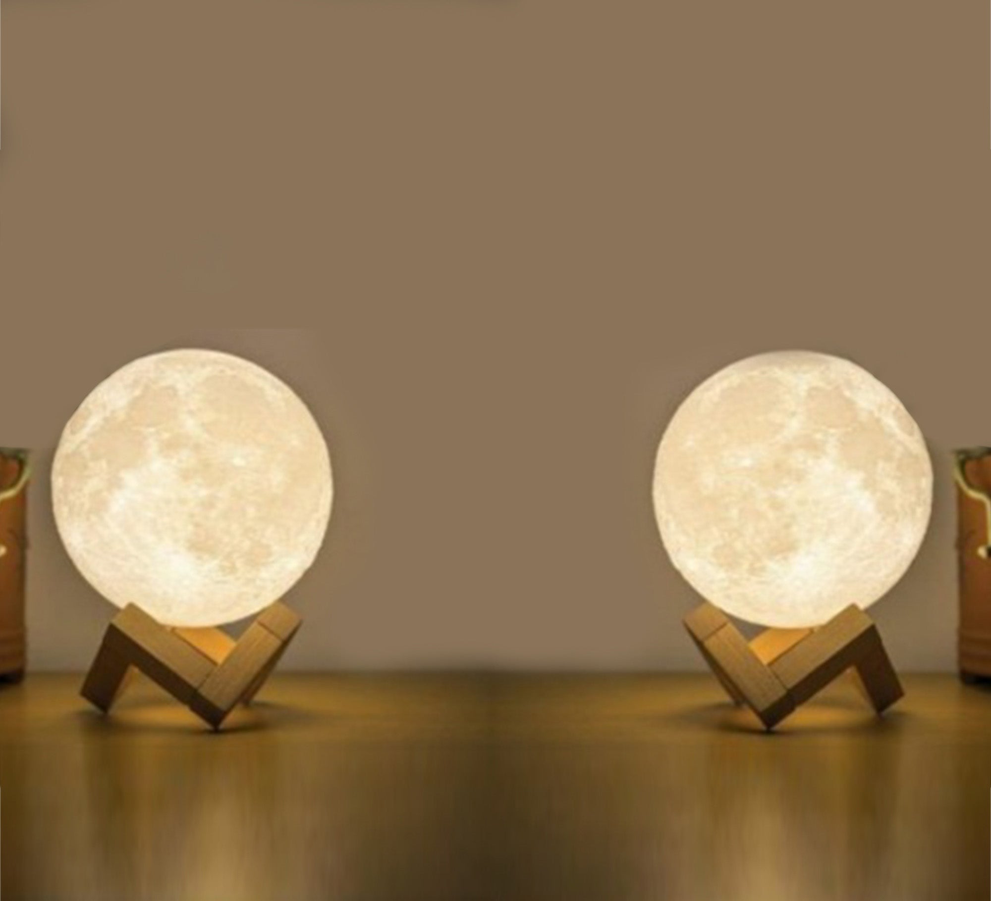 2 spherical lamps with wooden base - Vitrine Furniture - Lighting