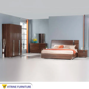 غرفه نوم رئيسية باللون البنى الخشبى