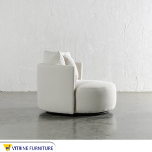 Round Sofa: Elegant White Upholstery Comfort