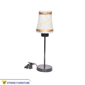 2 Metal lamps with white decorated glass