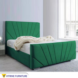 Green bed with capoutine upholstery