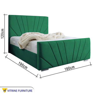 Green bed with capoutine upholstery