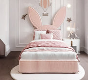 سرير أرنب، حلم طفولي