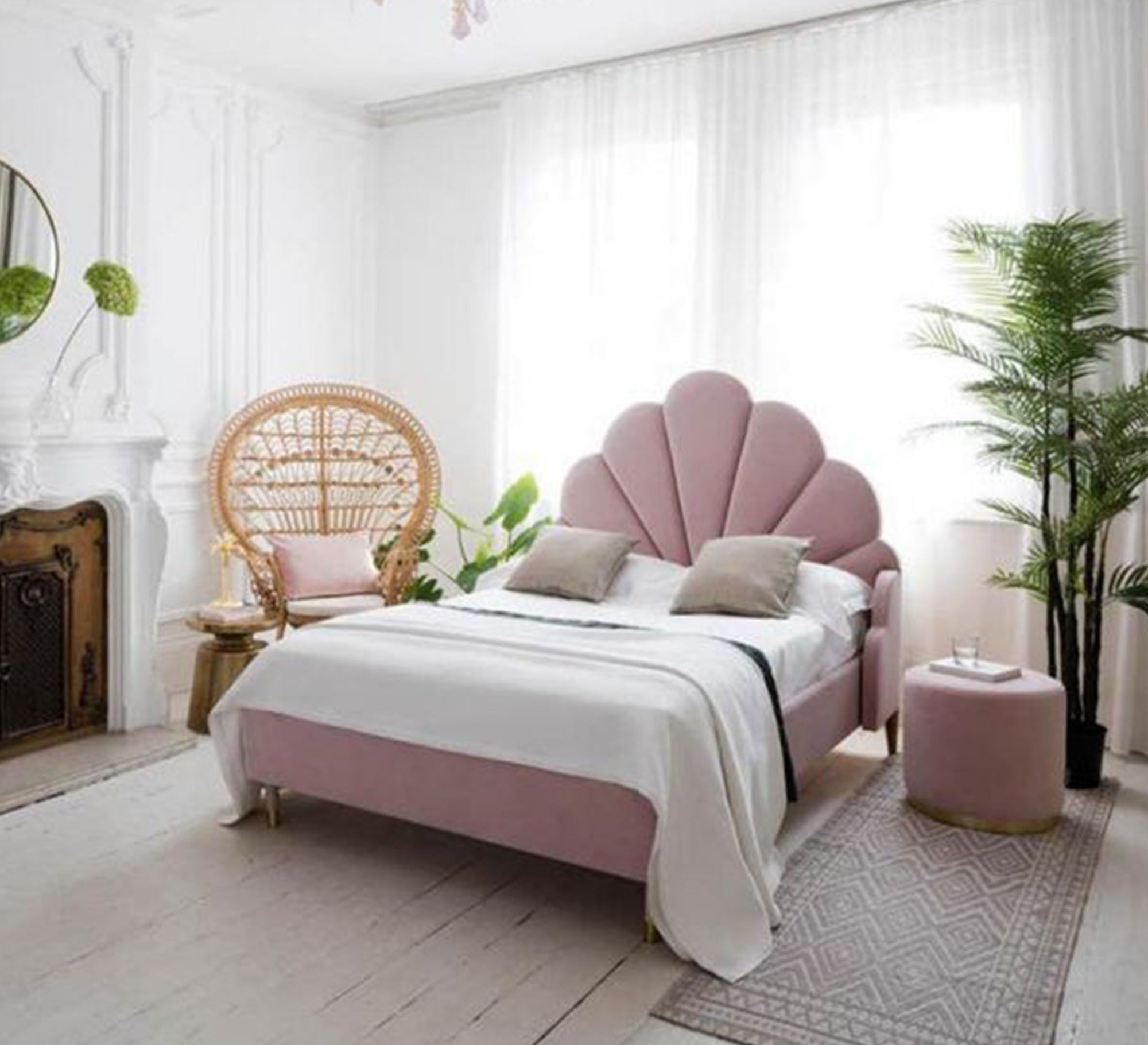سرير أنيق برأس صدفة وردي مخملي فاخر