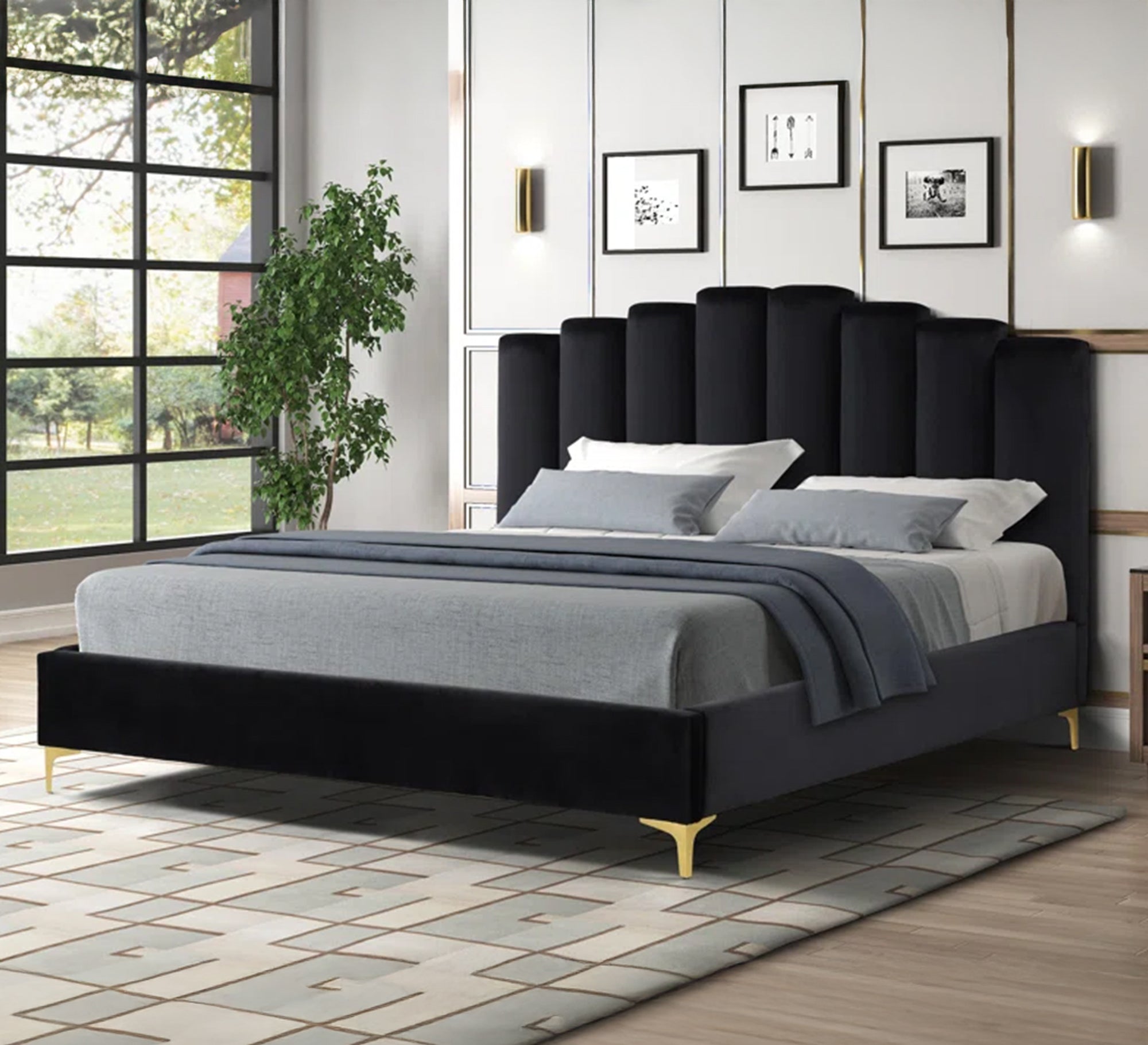 سرير مخملي فاخر بقاعدة ذهبية