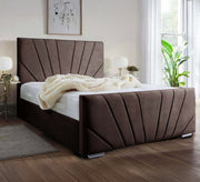 سرير مخملي بني بتصميم فني مميز
