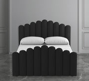 سرير أسود بتصميم فني مضلع فريد