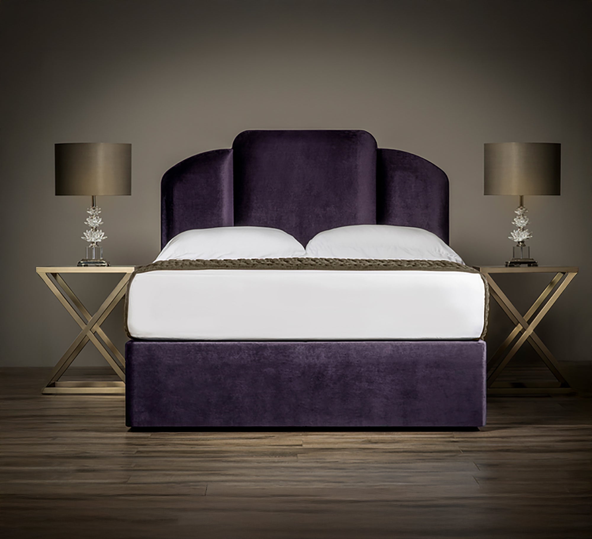 سرير بنفسجي بتصميم فني مخملي فاخر