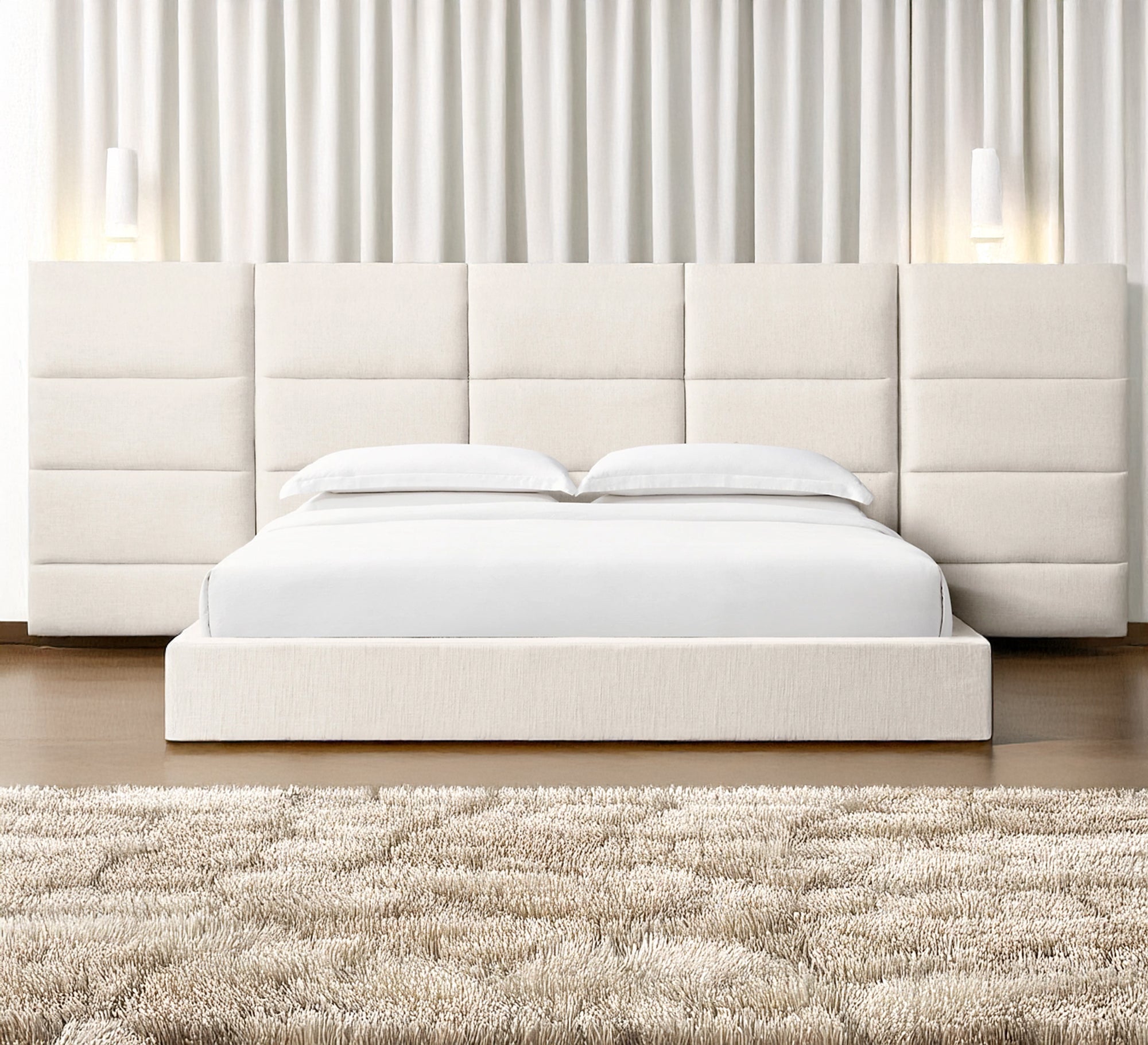 سرير مريح وبسيط وباللون الاوف وايت الفاتح