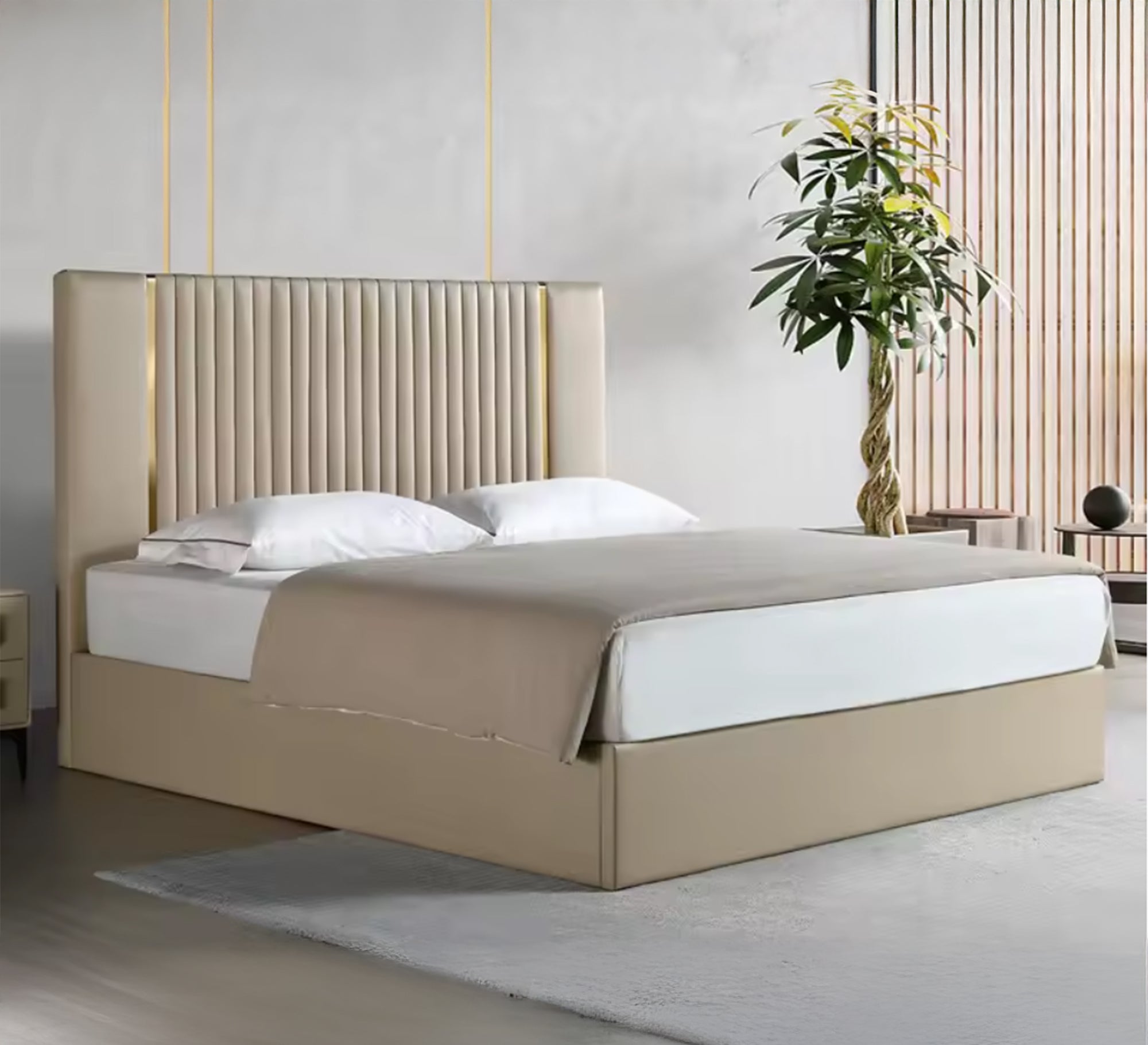 سرير بيج برأس مخطط ولمسة ذهبية أنيقة