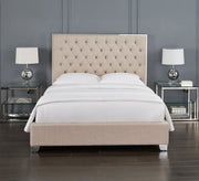 سرير بيج بتنجيد كابتونيه ولمسة كلاسيكية فاخرة