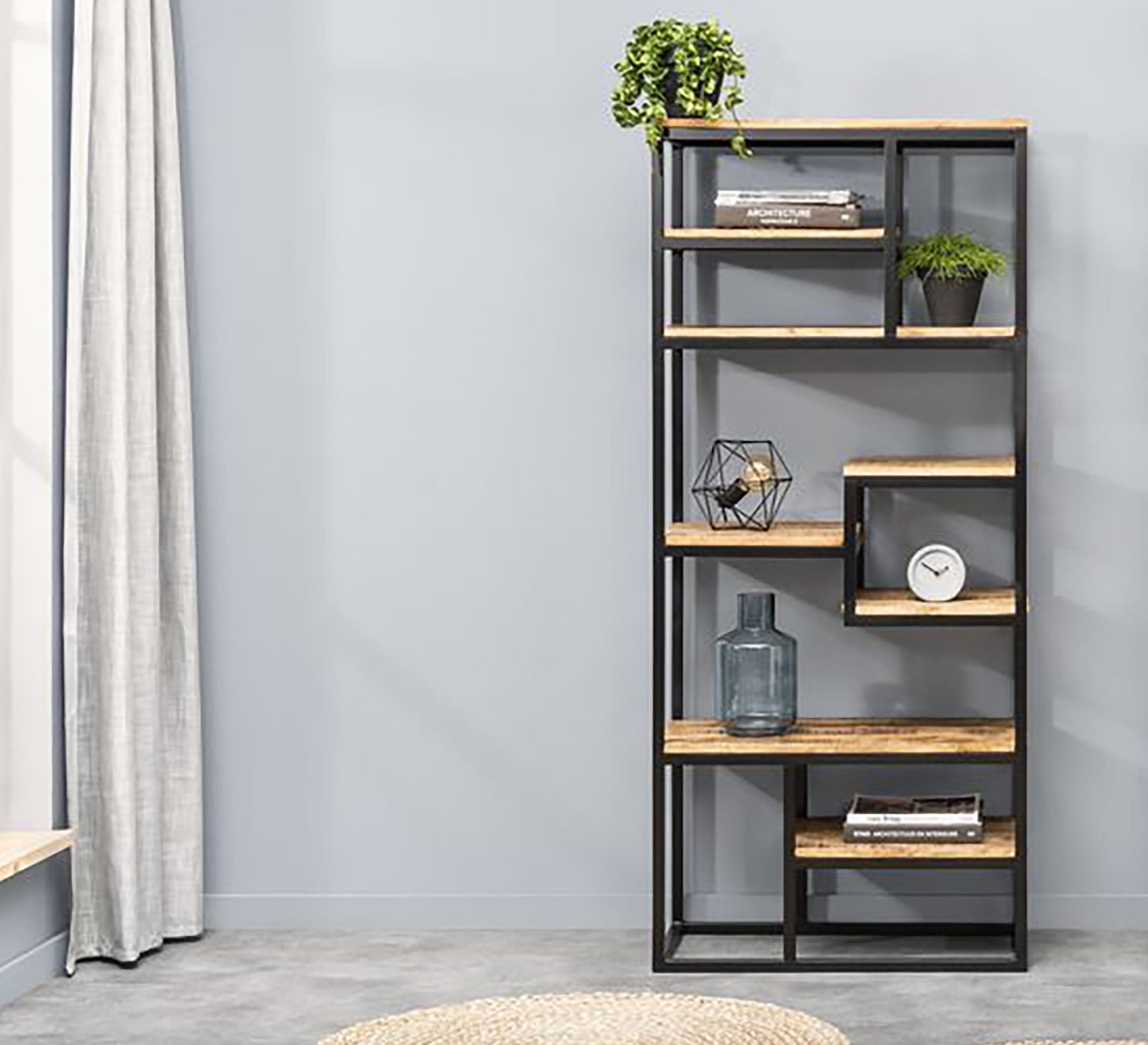 Decorative unit with iron frame