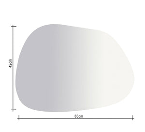 Oval mirror with curvy edges