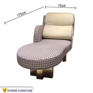 Relaxing chaise longue with reclining backrest