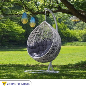 Single hanging swing for terraces