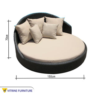 Round rattan sun bed with half high backrest