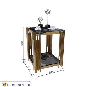 طاولة جانبية مربعة الشكل