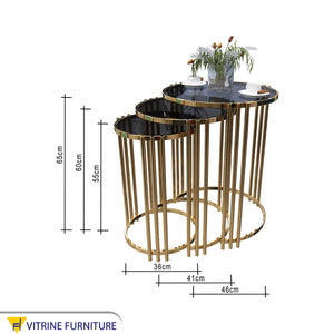 مجموعة من ثلاث طاولات دائرية 