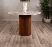 Round dining table