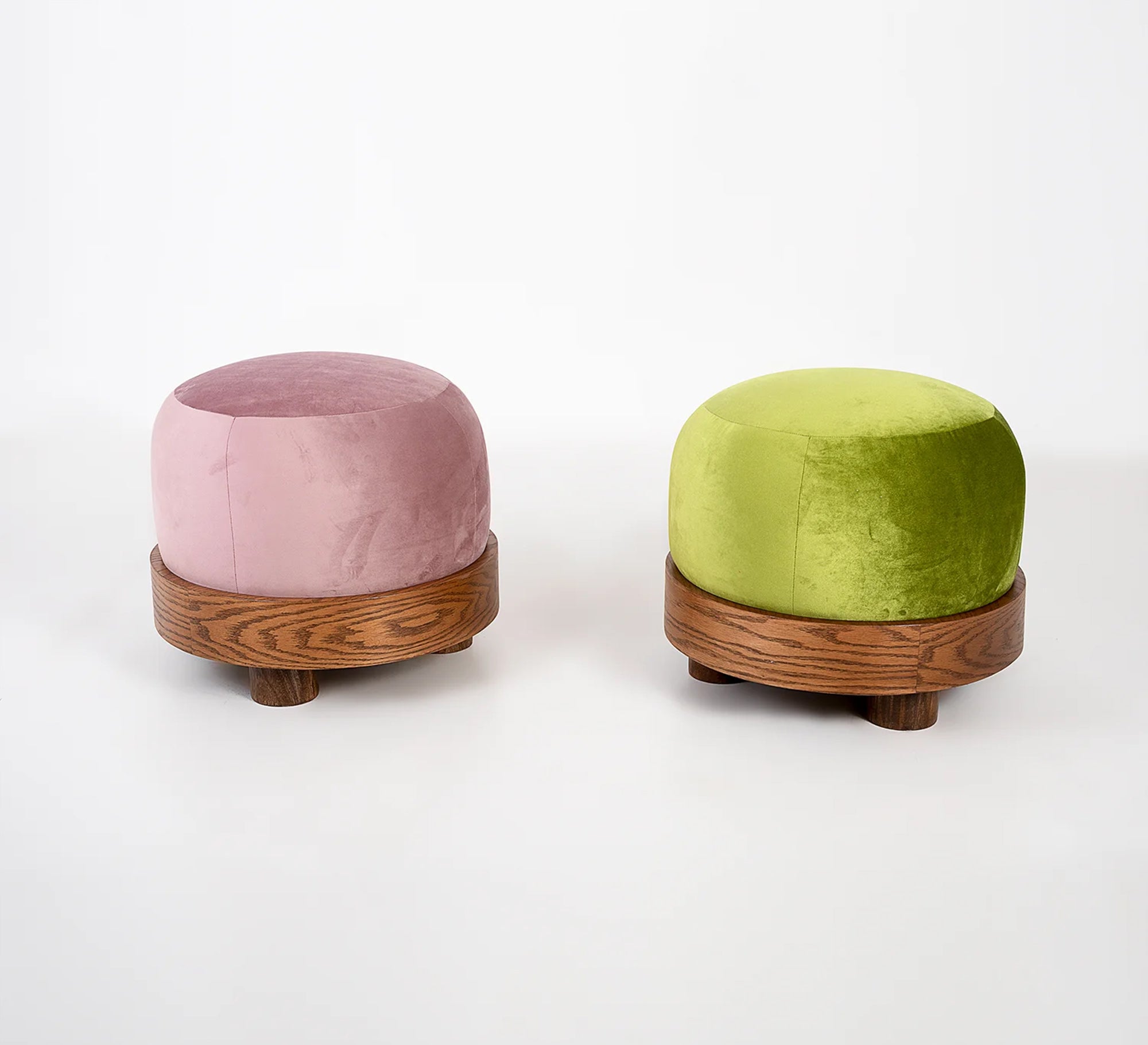 Pouf with wooden base