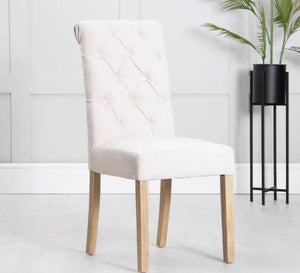 Dining chair with capitone upholstery