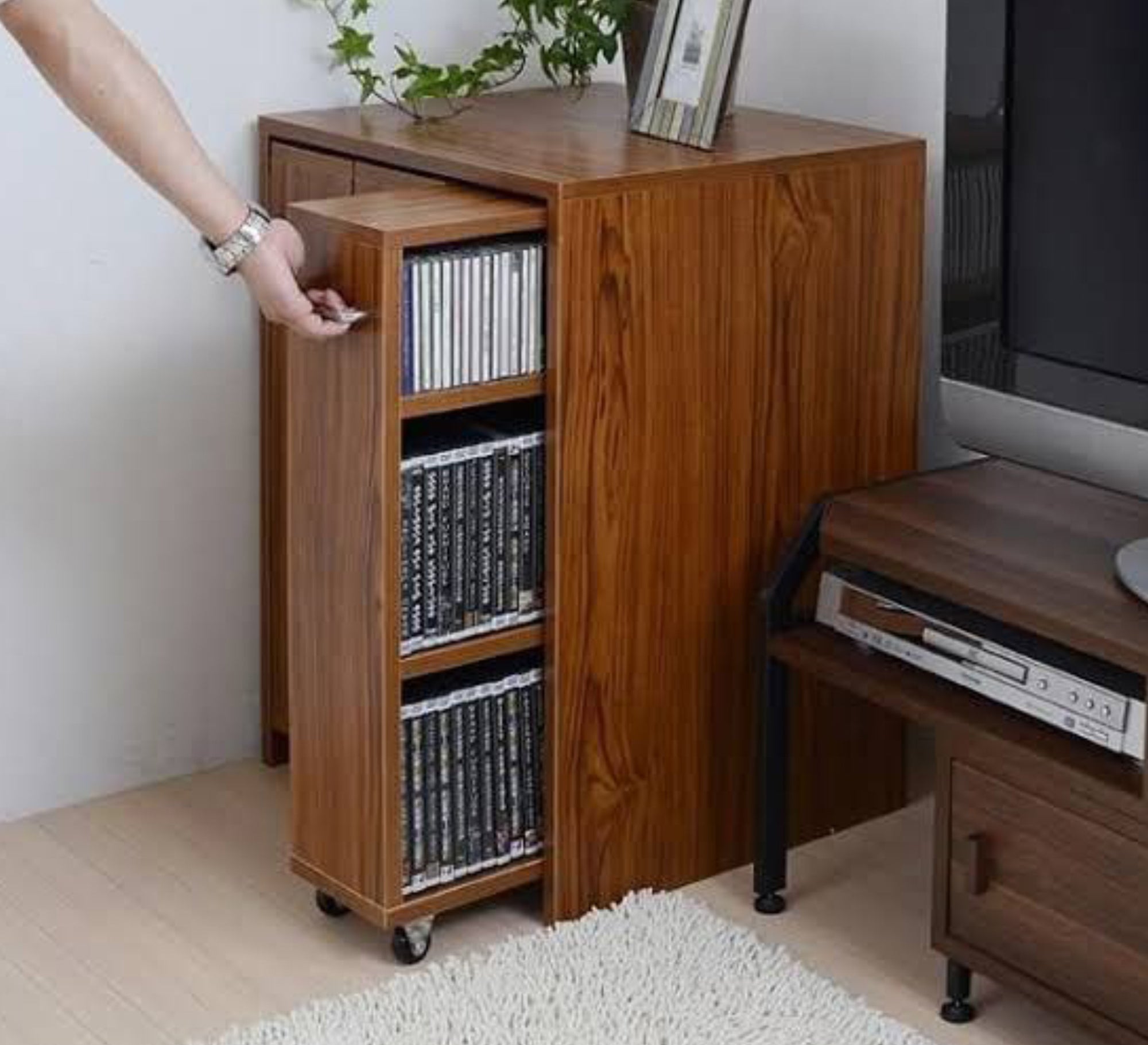 Wooden counter desk containing 3 drawers