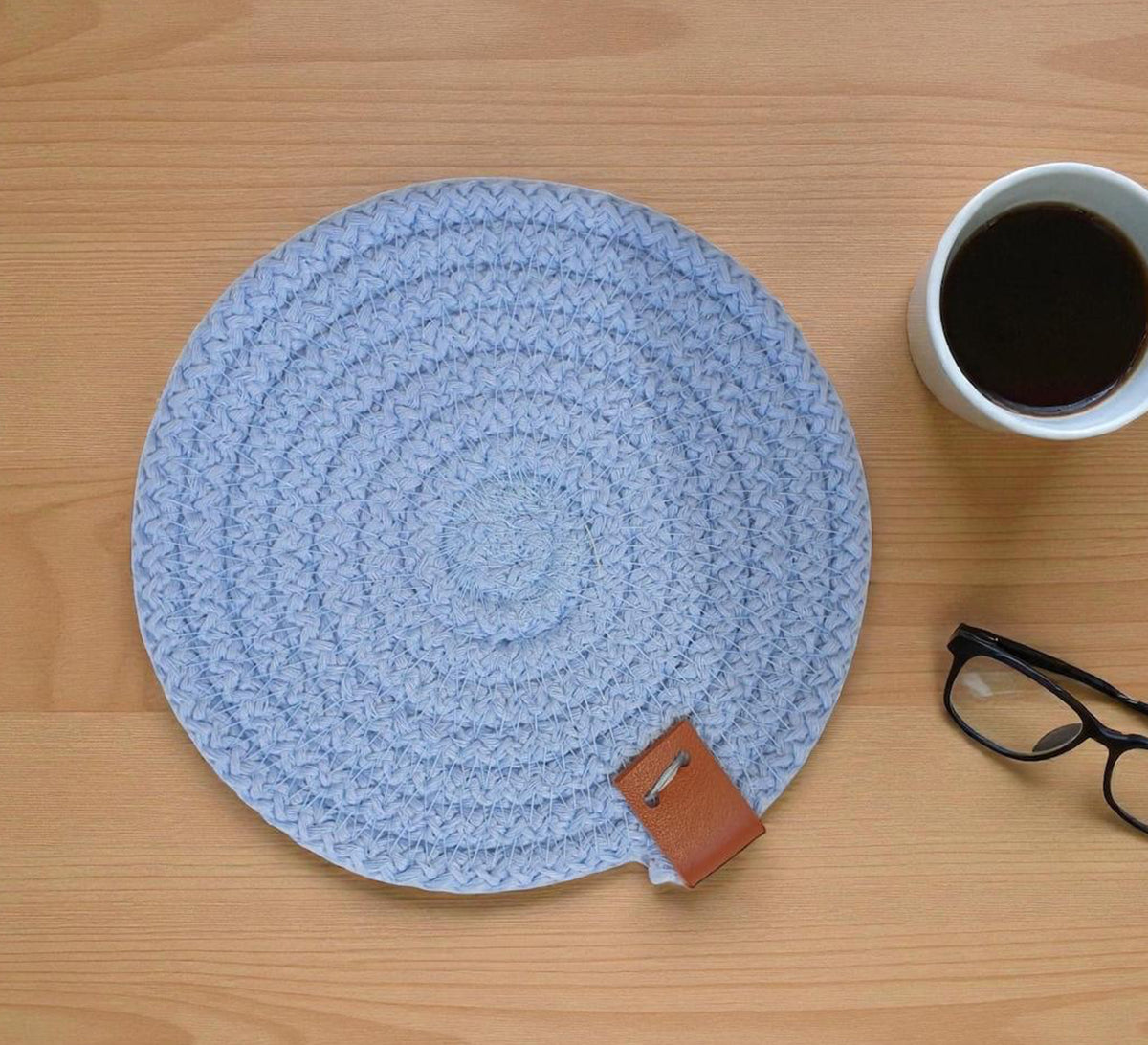 Round woven table mat