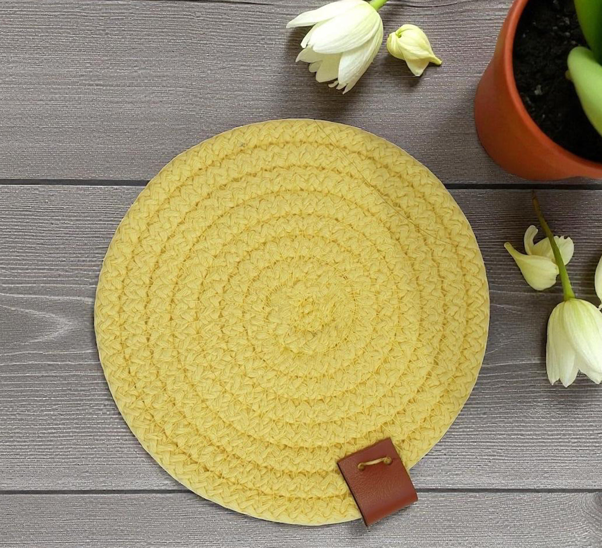 Round woven table mat