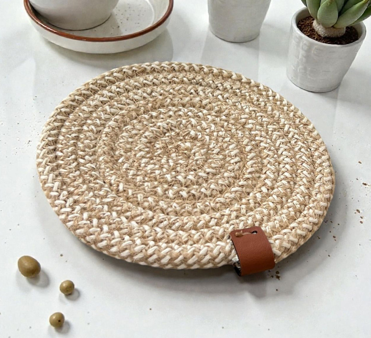 Round woven table mat