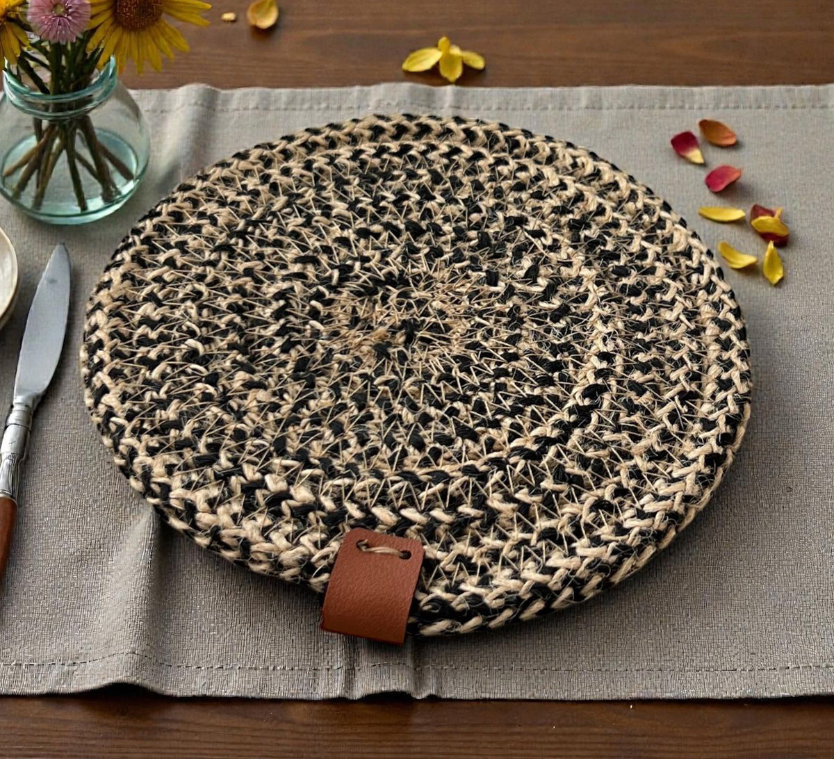 Round woven table mat