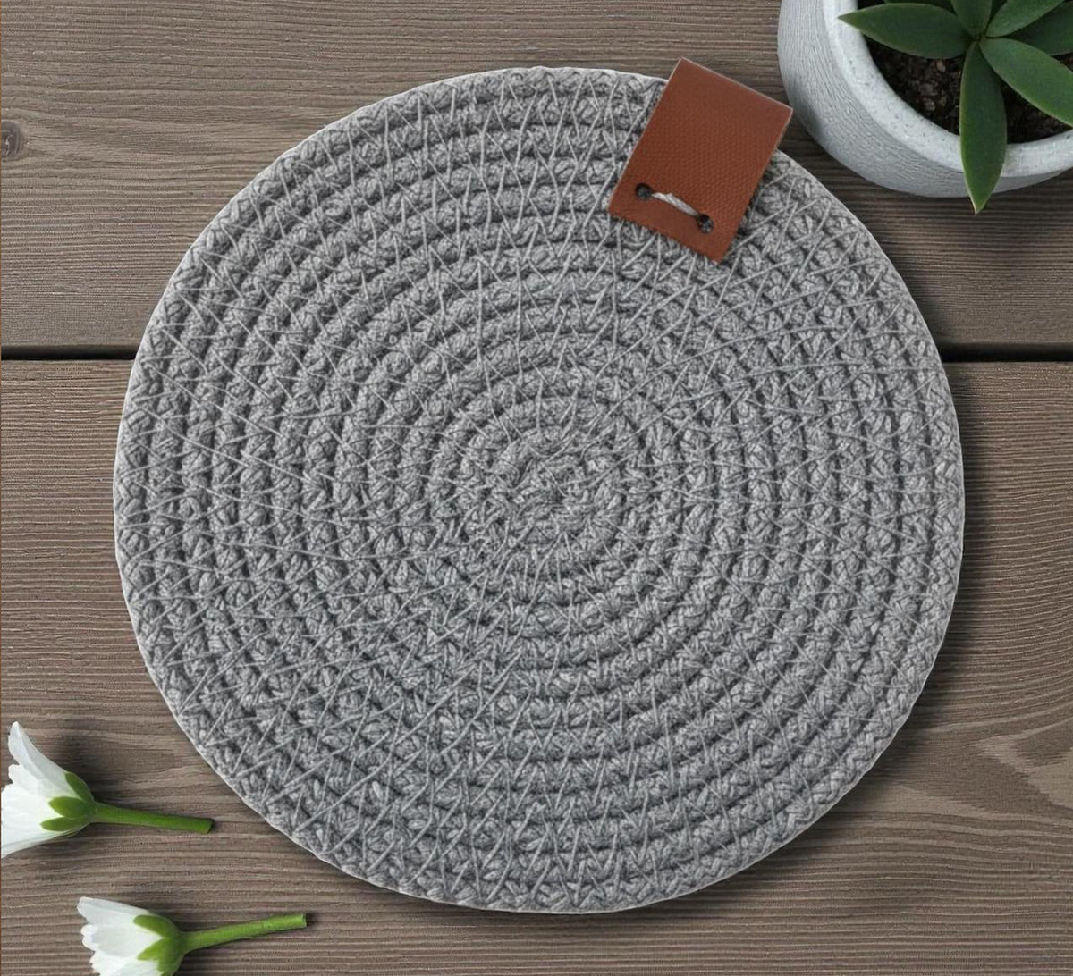 Round woven table mat