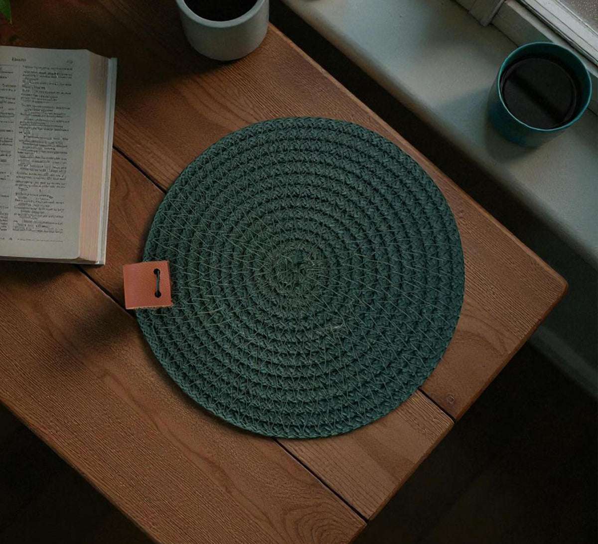 Round woven table mat