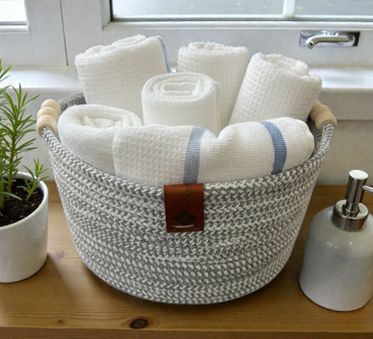 Low round basket with leather handles and cheerful colors
