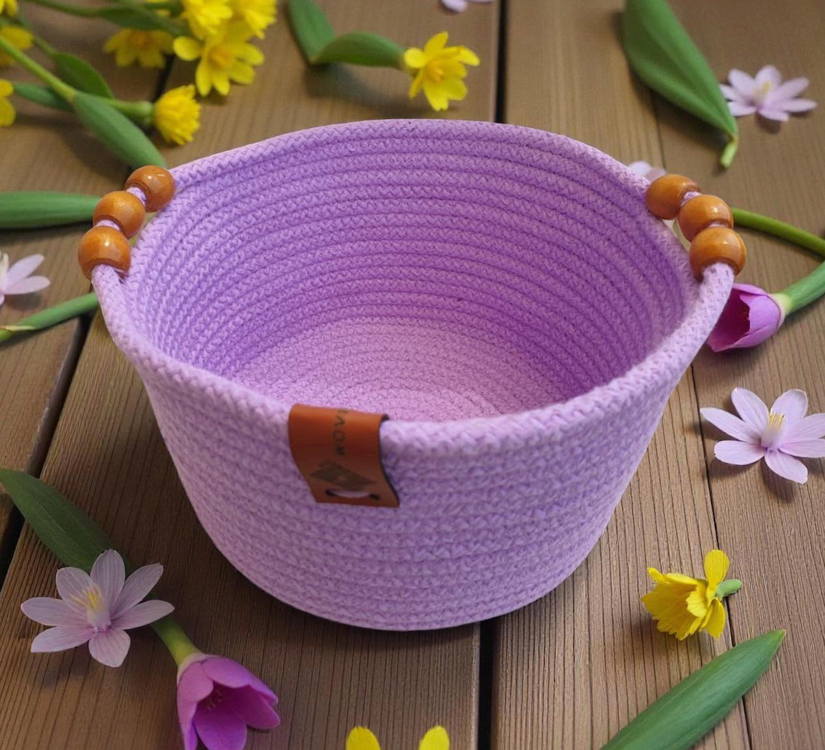 Low round basket with leather handles and cheerful colors
