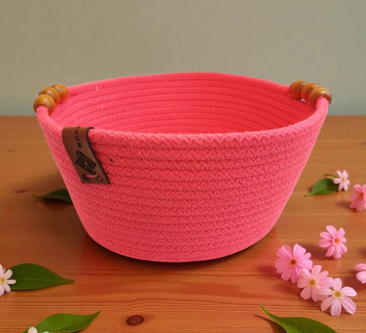 Low round basket with leather handles and cheerful colors
