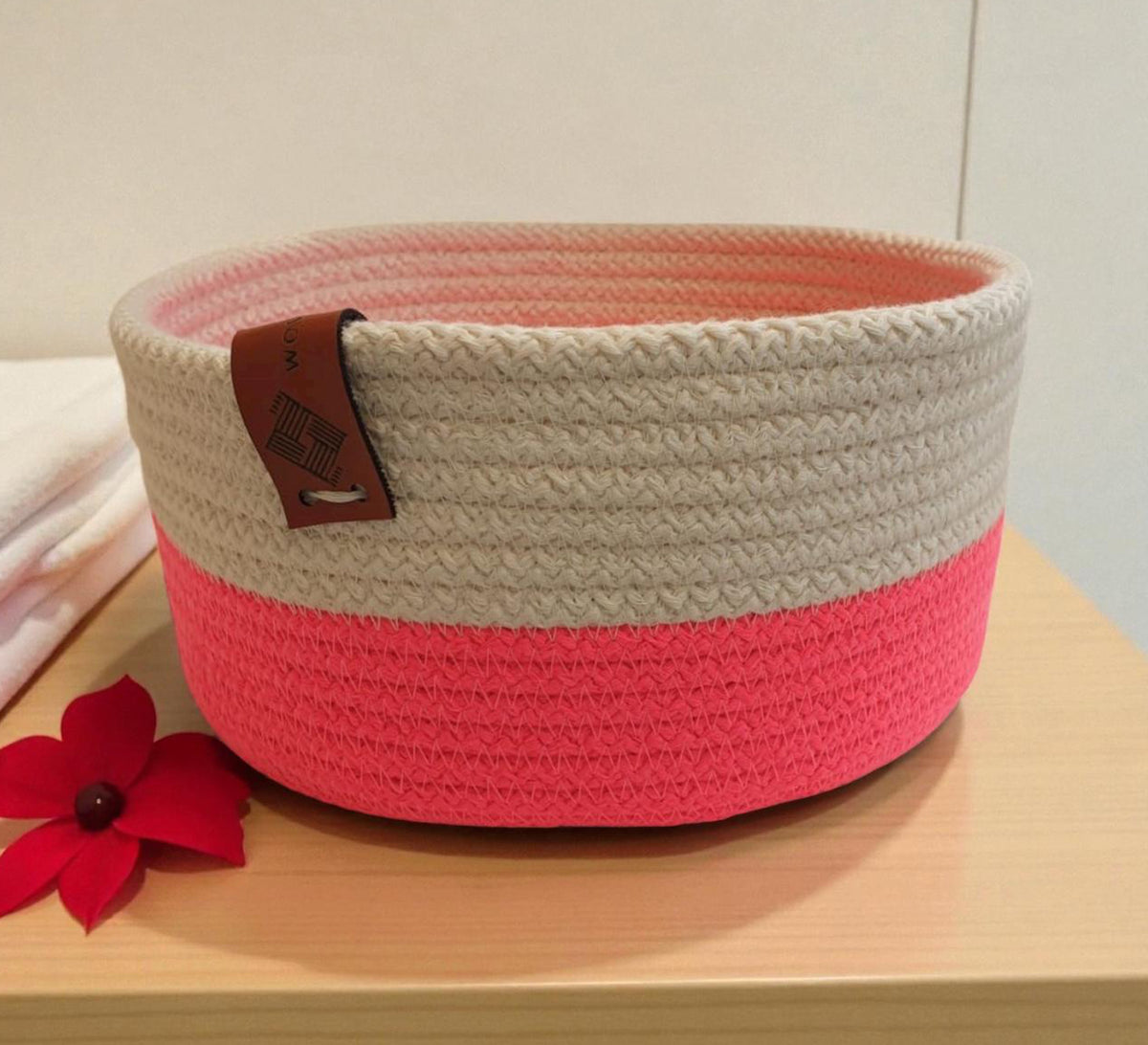Deep round two-tone container