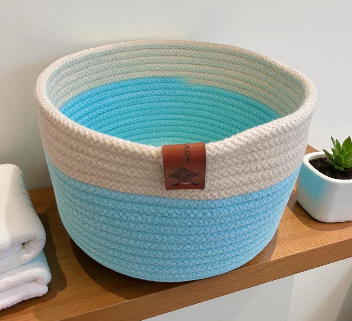 Deep round two-tone container