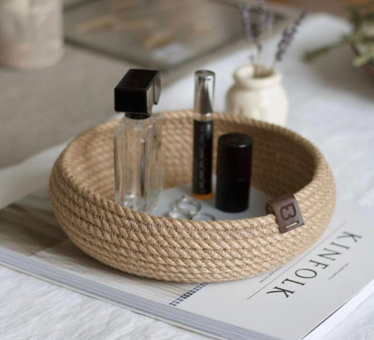 Low round jute tray for organizing perfumes