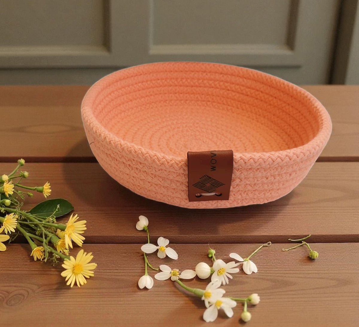 Low circular tray with a distinctive pattern