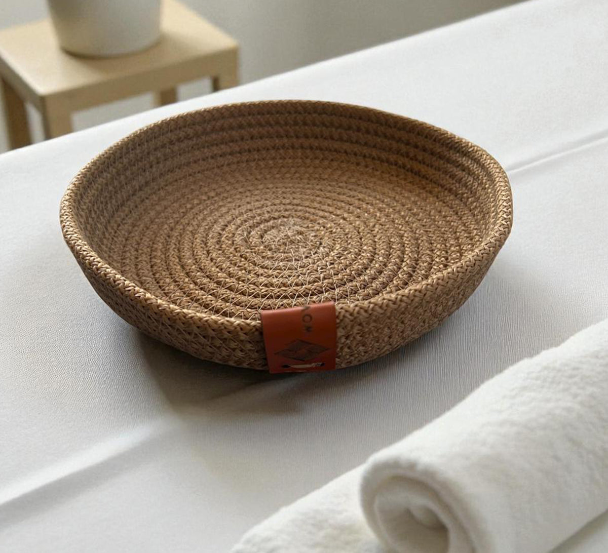 Low circular tray with a distinctive pattern