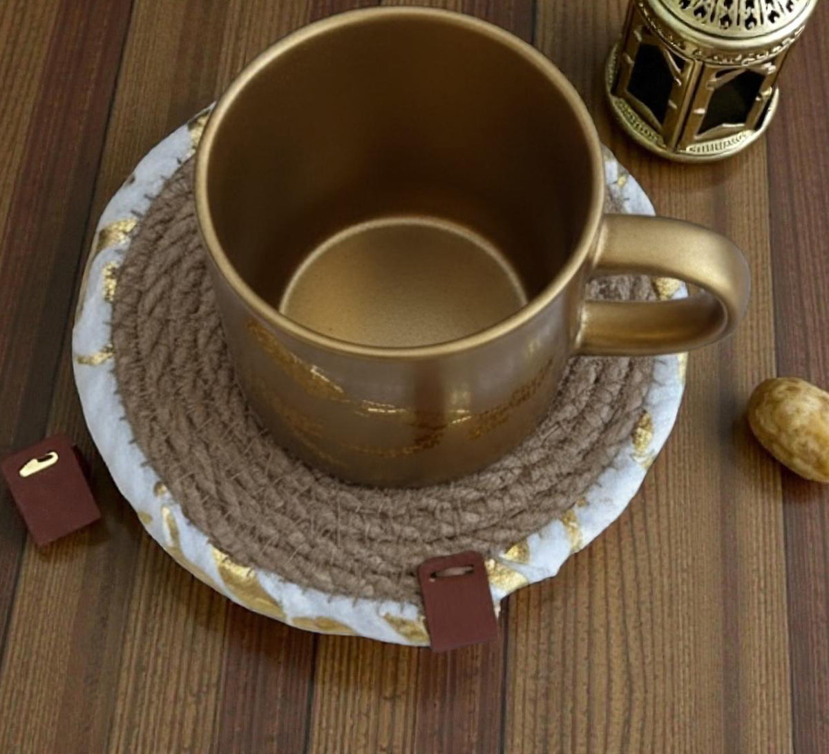 Round jute base with a gold-accented Ramadan-themed rim