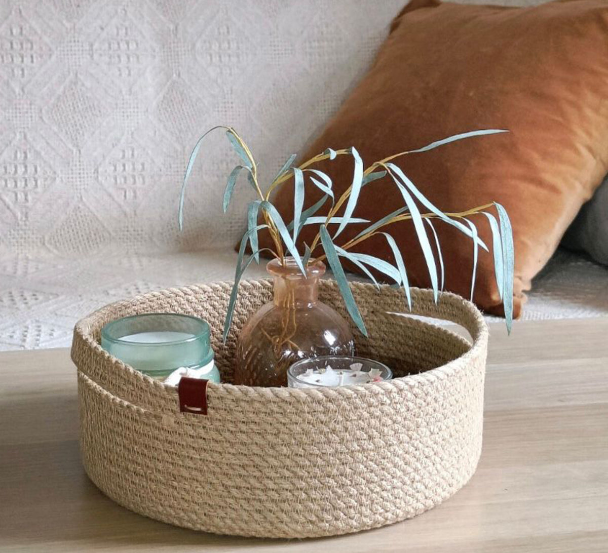 Round jute fruit basket with handles
