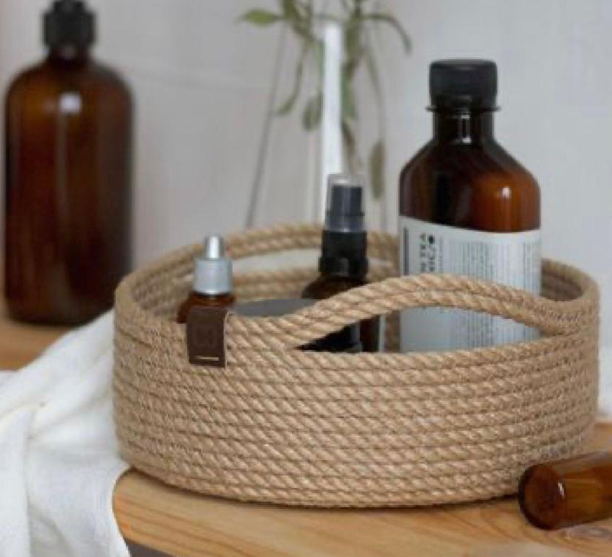 Round jute fruit basket with handles