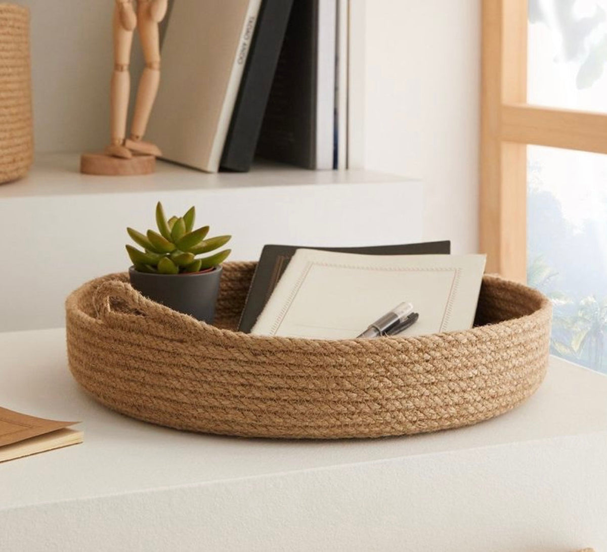 Round jute fruit basket with handles