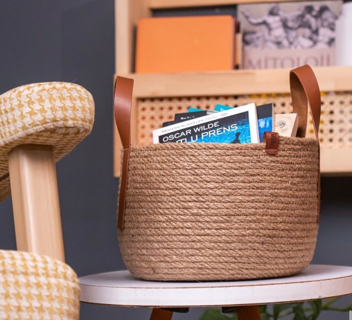 Round jute basket with top leather handles