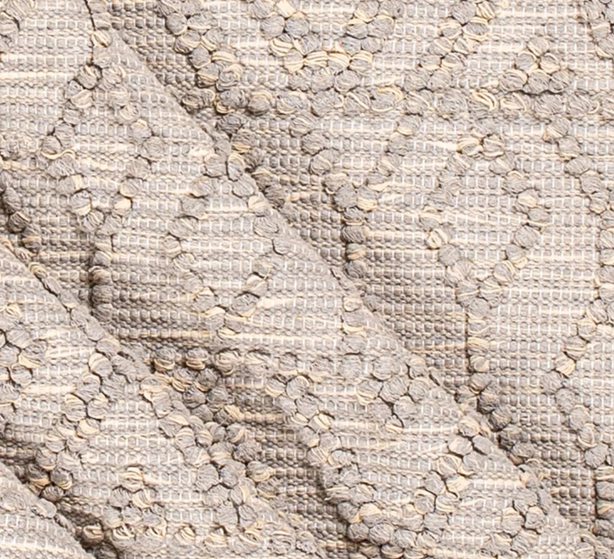 A calm and modern gray rug with a distinctive texture and diamond - patterned mesh pattern - Vitrine Furniture - Accessories