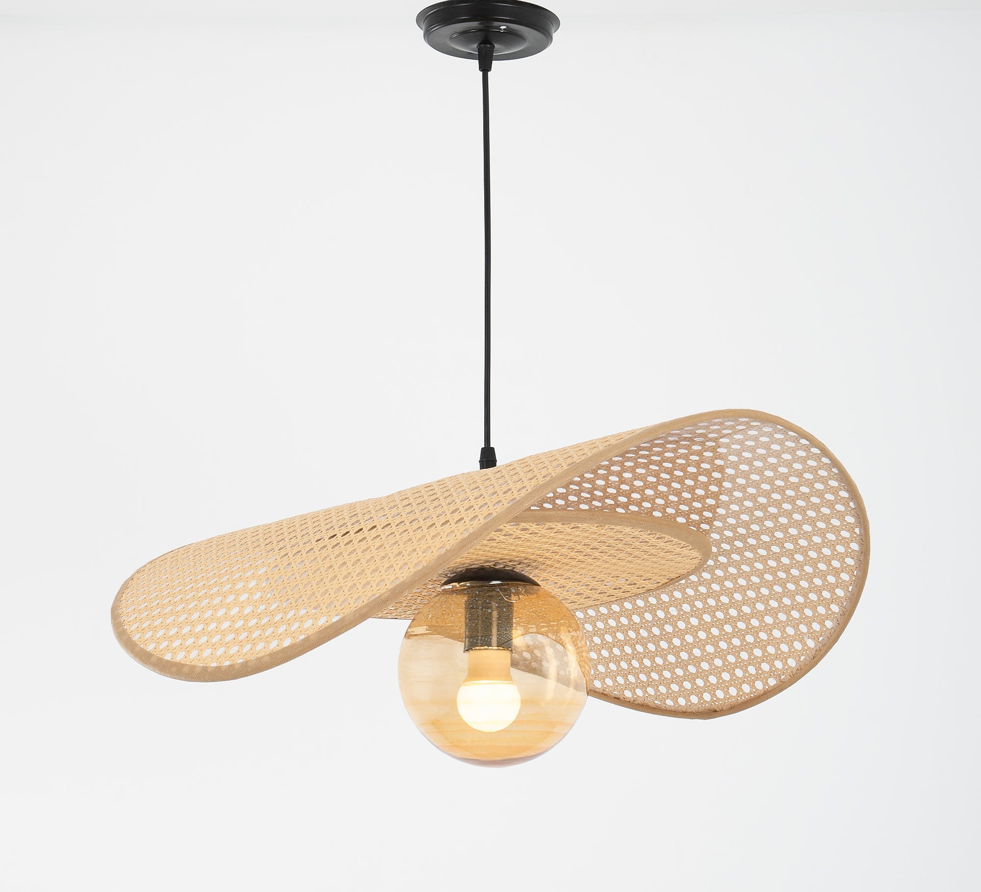 A chandelier of understated elegance - Vitrine Furniture - Ceiling lights
