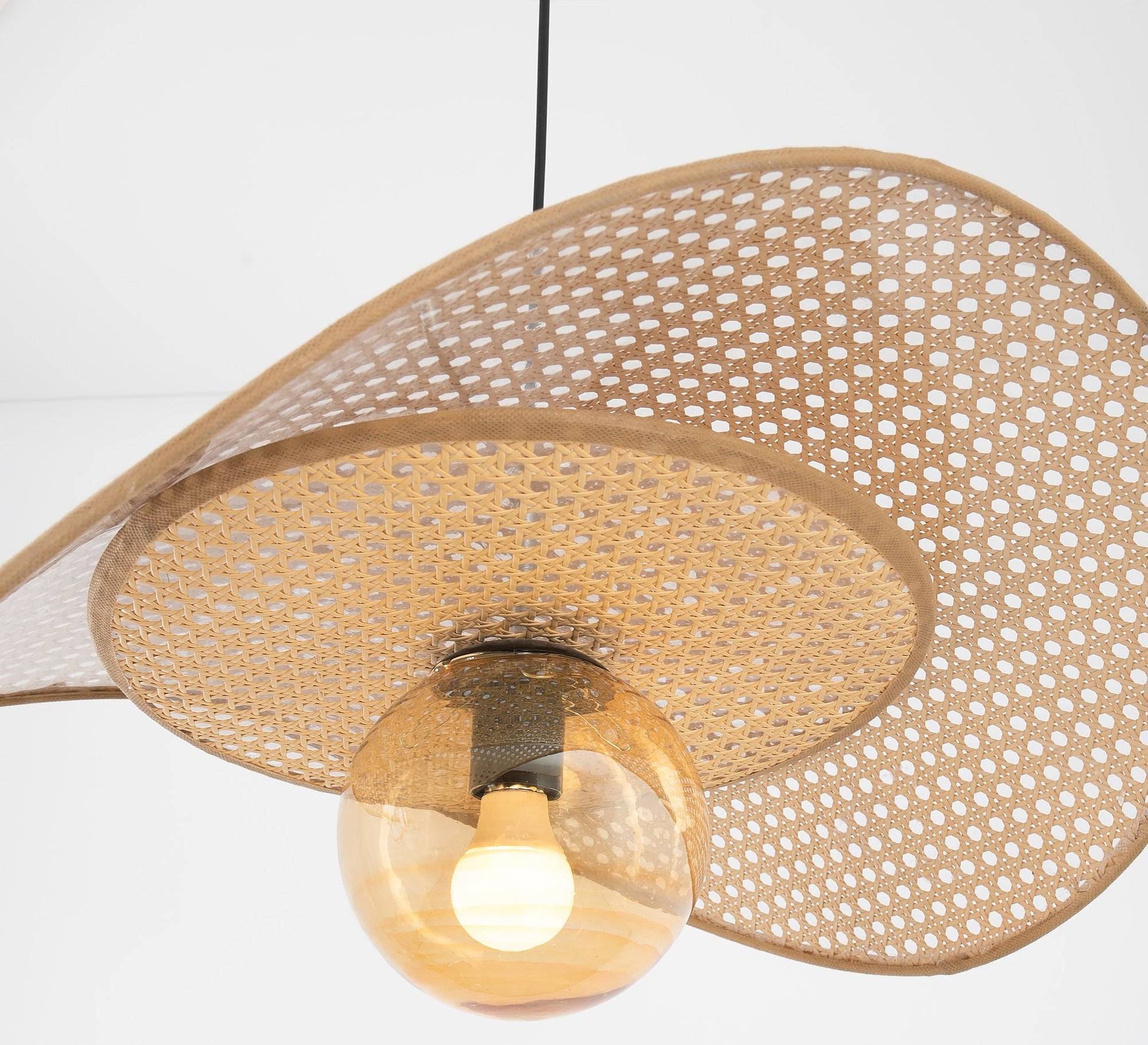 A chandelier of understated elegance - Vitrine Furniture - Ceiling lights