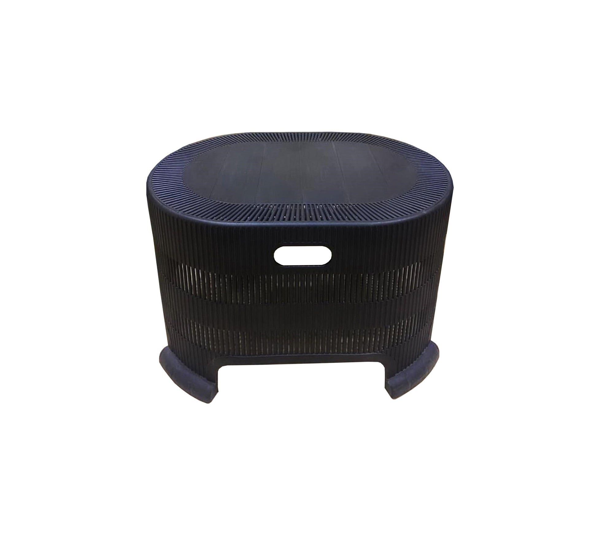 A comfortable and elegant patio set for relaxing outdoors - Vitrine Furniture - Outdoor Products