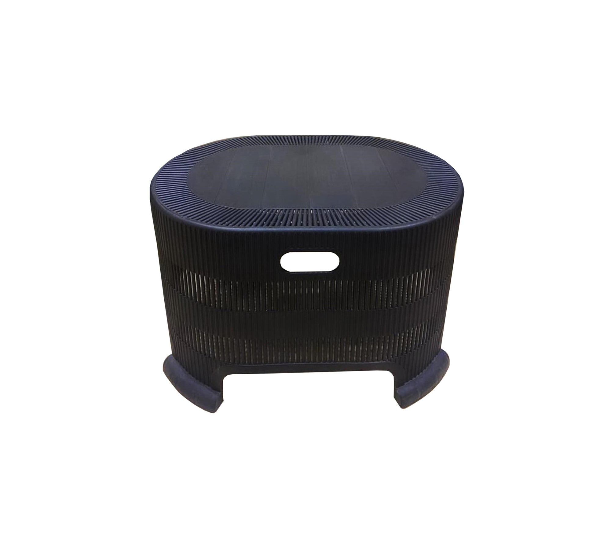 A comfortable and elegant patio set for relaxing outdoors - Vitrine Furniture - Outdoor Products